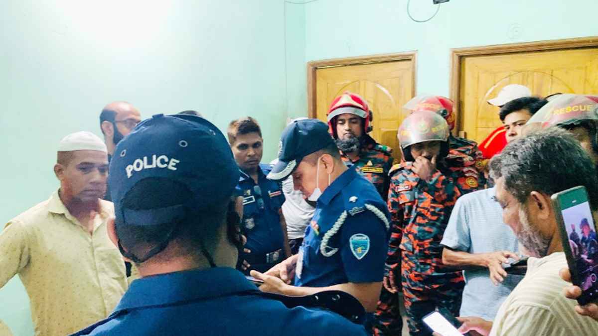 চাঁদপুরে ব্যাংক কর্মকর্তার ঝুলন্ত মরদেহ উদ্ধার